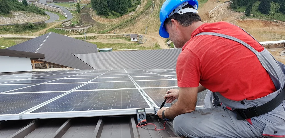 panouri-fotovoltaice-pentru-locuinte,-finantate-prin-pnrr.-cand-se-lanseaza-inscrierile