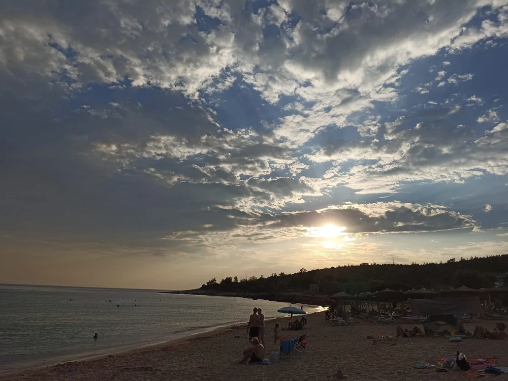 cat-costa-o-vacanta-in-thassos.-cu-cat-au-crescut-preturile-fata-de-anii-anteriori