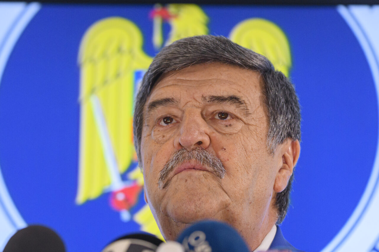 surse:-coalitia-a-decis-sa-inceapa-procedurile-de-revocare-a-sefului-aep,-toni-grebla