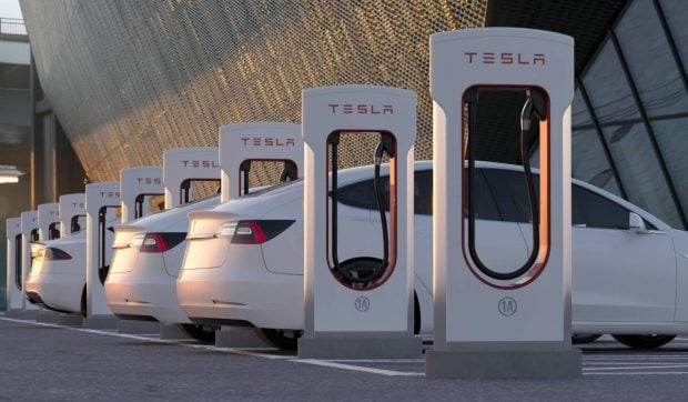 Acțiunile Tesla scad cu 8%, Elon Musk pierde miliarde