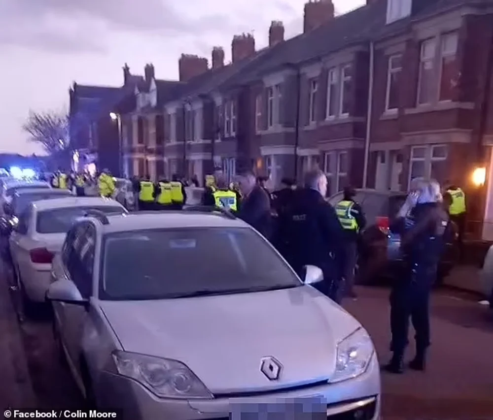 Polițiști britanici atacați de români în urma preluării a doi copii de către asistenții sociali