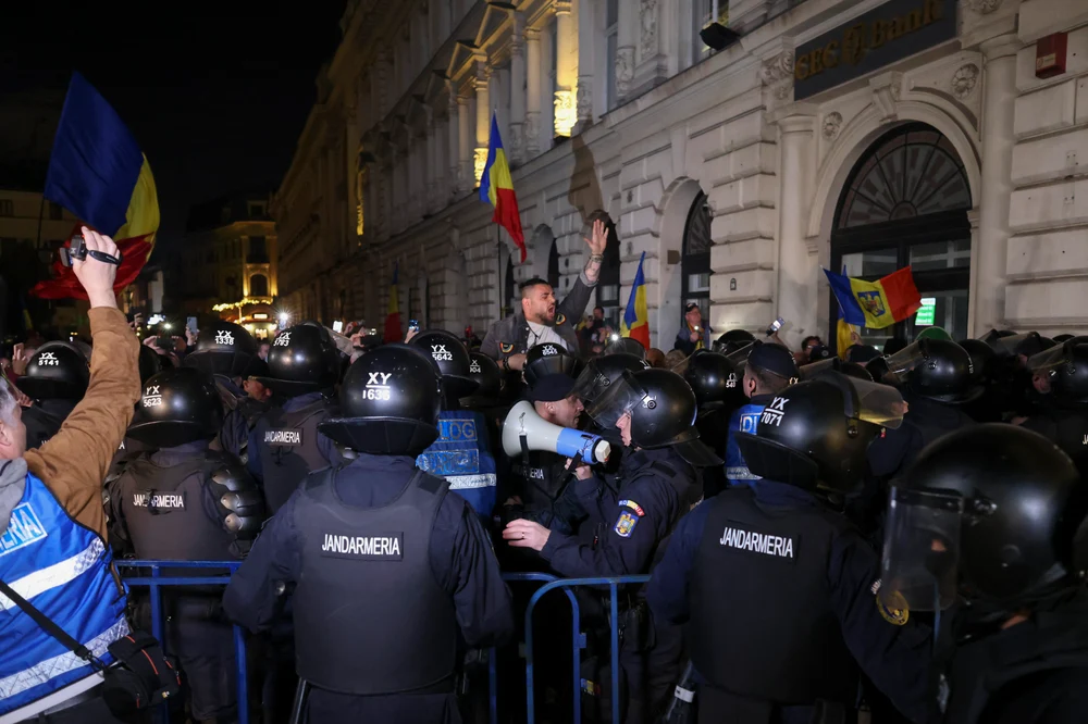 violente-la-sediul-bec:-un-barbat-care-a-lovit-un-jandarm-cu-o-caramida-este-cautat