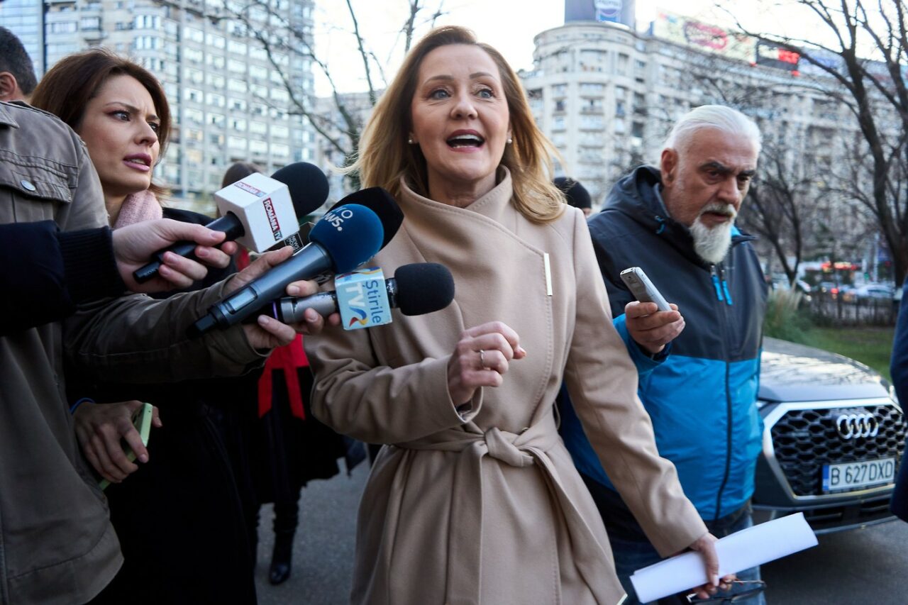 elena-lasconi-isi-depune-candidatura-pentru-prezidentiale:-m-am-incalzit!