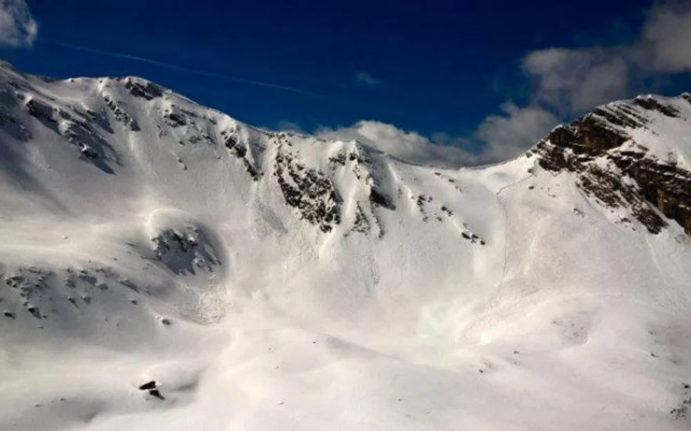tragedie-in-muntii-dolomiti-din-italia:-doi-schiori-au-murit-in-urma-unei-avalanse