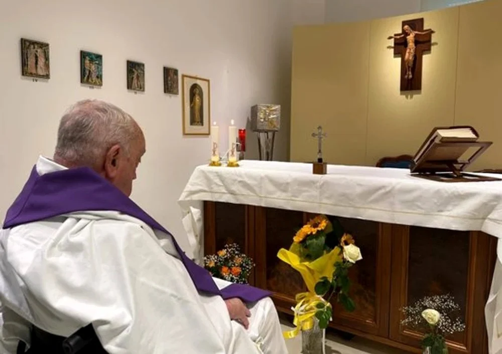 de-pe-patul-de-suferinta,-papa-francisc-cere-incetarea-razboaielor:-trebuie-sa-dezarmam-cuvintele