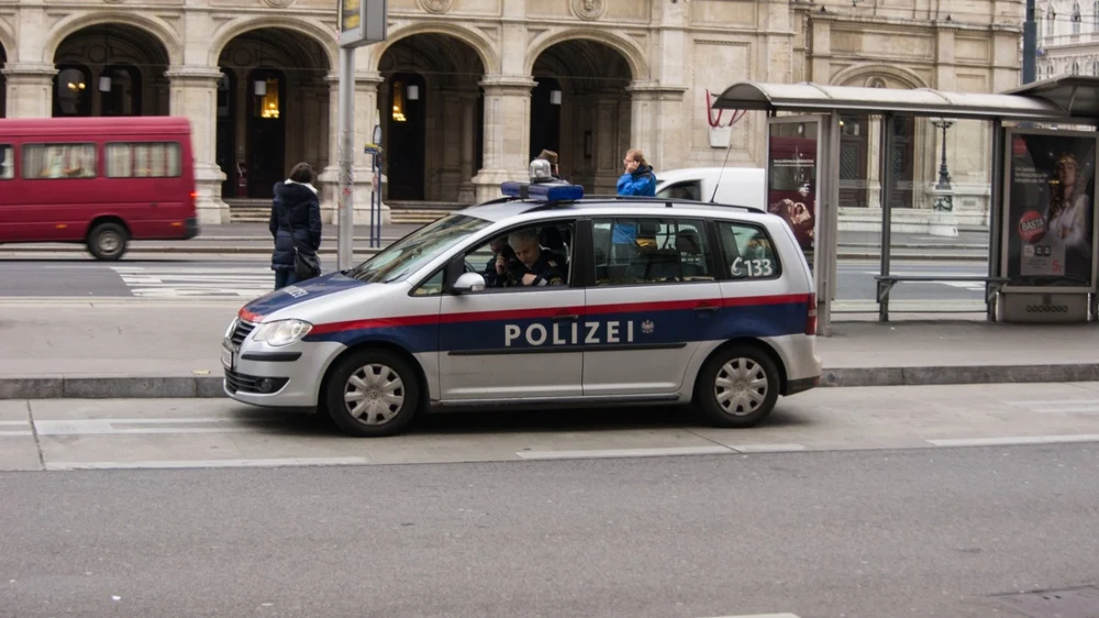 un-roman-si-alte-14-persoane-au-fost-arestate-in-austria,-dupa-un-val-de-infractiuni-homofobe