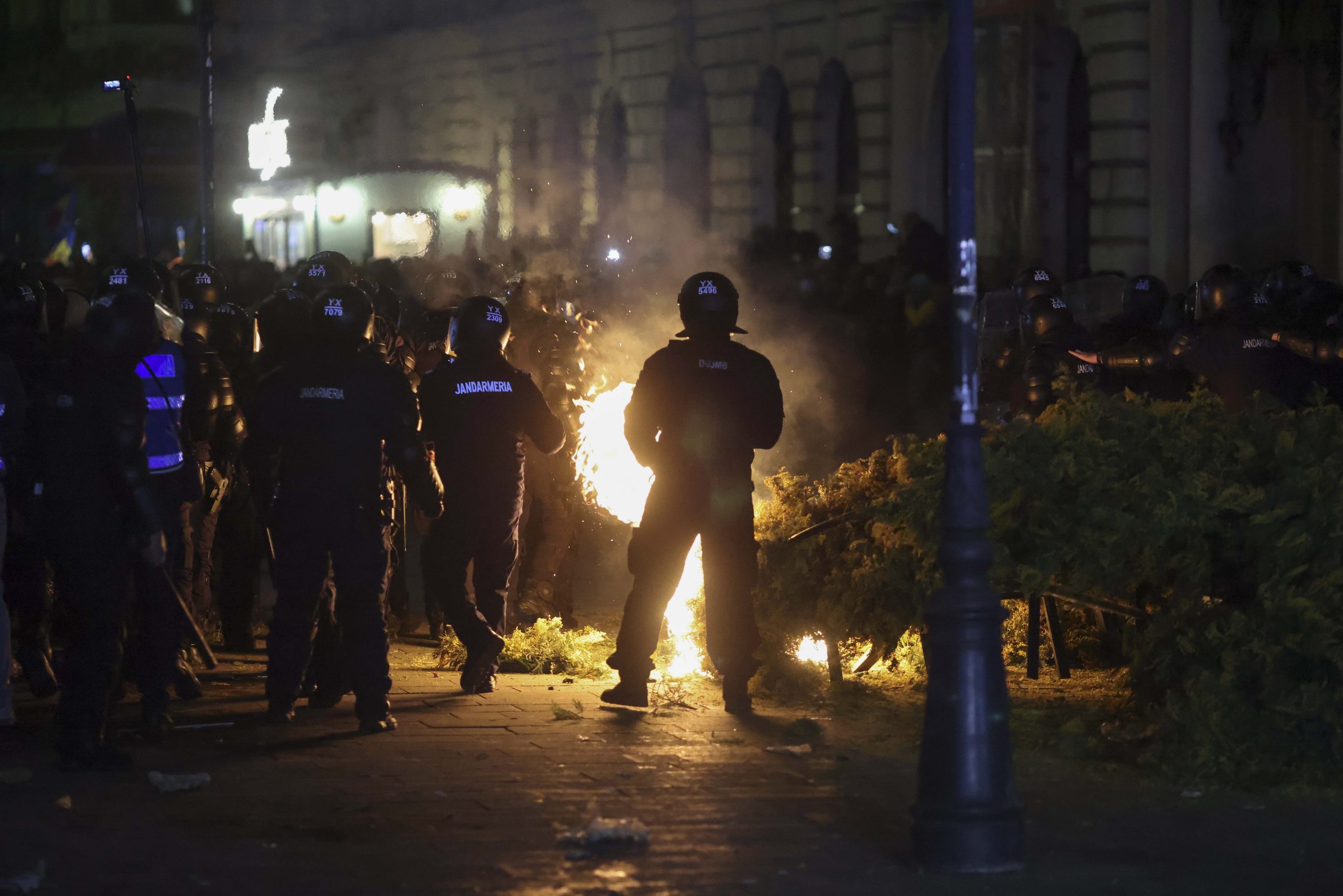20-de-protestatari-implicati-in-violentele-de-la-bec-au-fost-retinuti-de-procurori