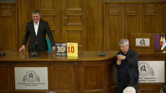 gica-hagi,-gest-de-clasa-la-discursul-lui-mircea-lucescu