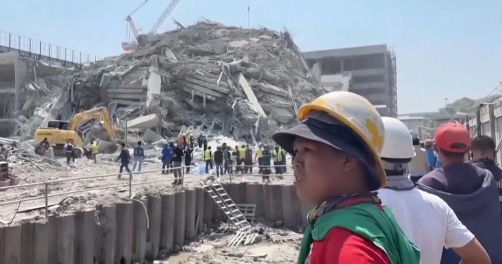 imagini-terifiante-cu-o-cladire-care-se-prabuseste-dupa-cutremurul-devastator-din-myanmar
