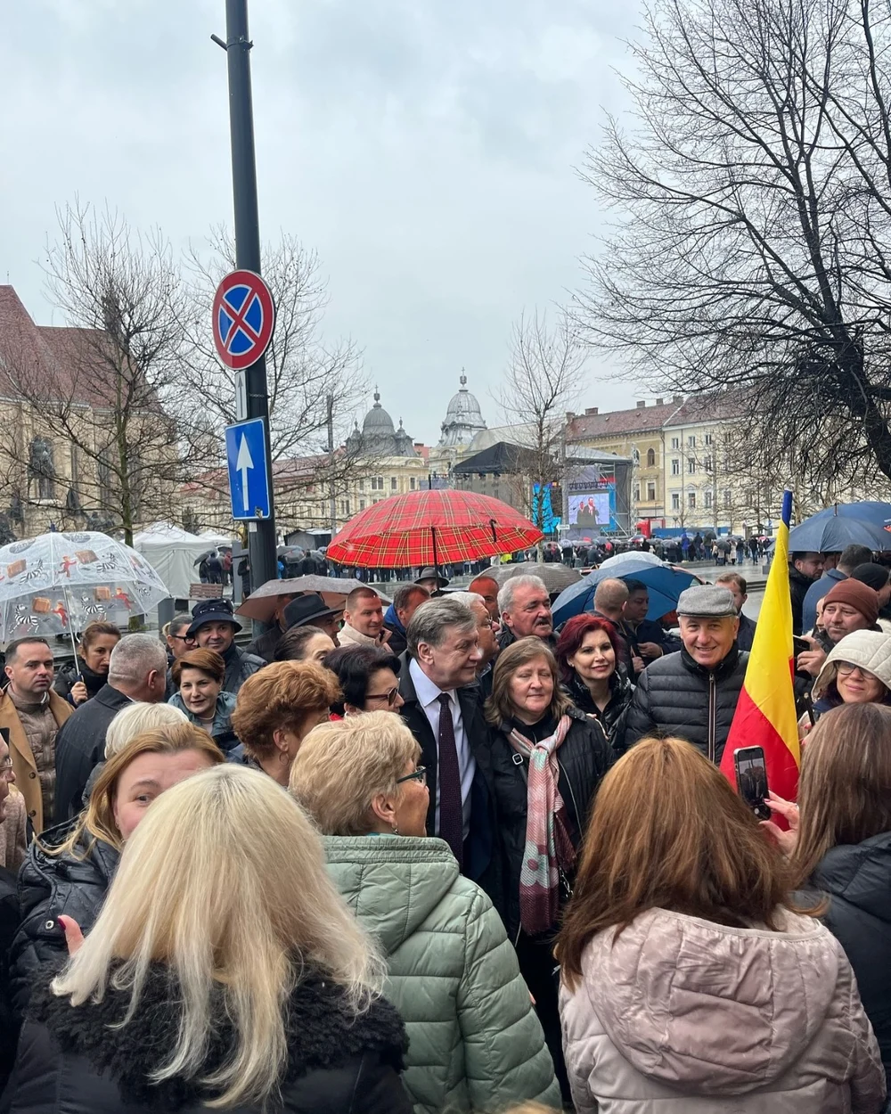 miting-pentru-sustinerea-lui-crin-antonescu-la-cluj-napoca.-presedintele-romaniei-nu-poate-dicta