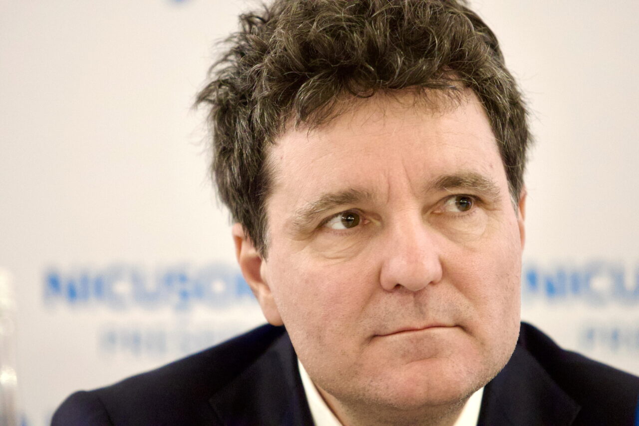 digi24:-nicusor-dan-a-fost-surprins-cand-folosea-masina-primariei-capitalei-in-timpul-campaniei