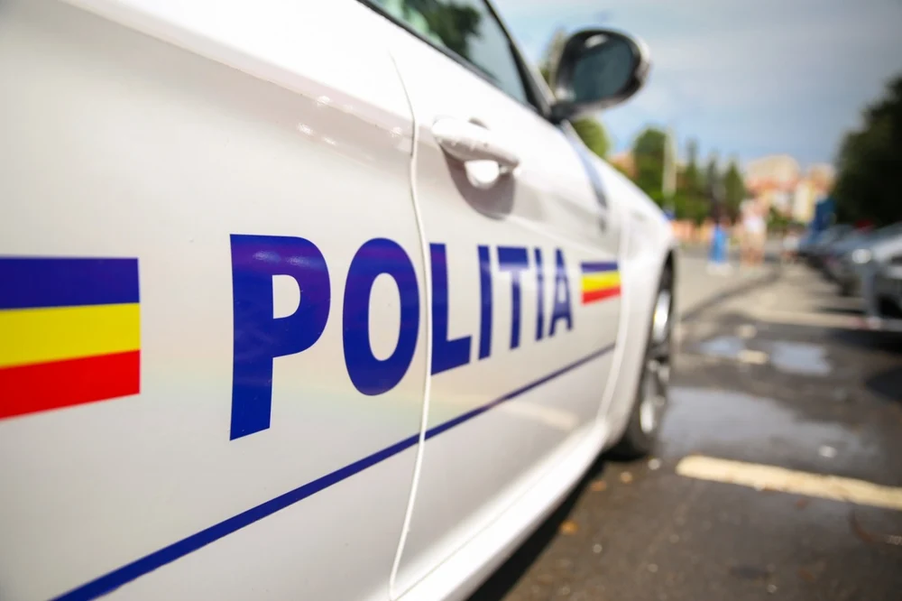 o-soferita-beata-din-bistrita-s-a-rasturnat-cu-masina,-dupa-ce-a-lovit-doua-autoturisme-parcate