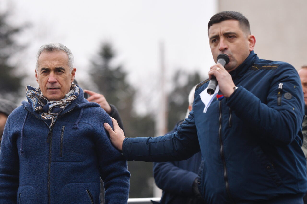 george-simion-a-mers-impreuna-cu-calin-georgescu-la-slujba-de-inviere