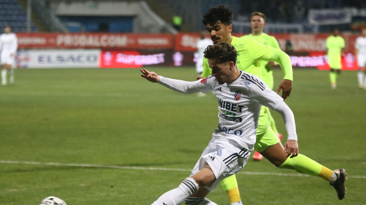 poli-iasi-–-fc-botosani-3-0,-acum-pe-sport.ro!-sekou-camara-pune-cireasa-de-pe-tort