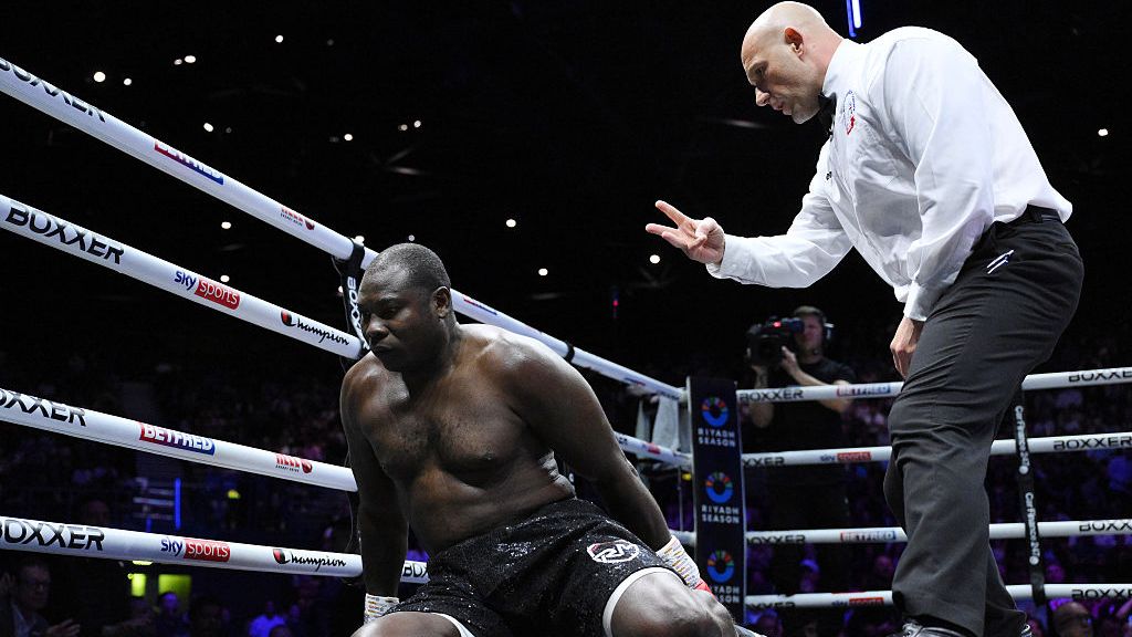 a-fost-umilit-de-adversar,-dar-si-a-pierdut-capul-si-a-vrut-sa-l-bata-pe-arbitru!