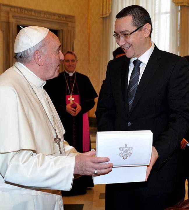 victor-ponta:-dumnezeu-l-a-chemat-la-el-pe-un-om-sfant-sanctitatea-sa,-papa-francisc