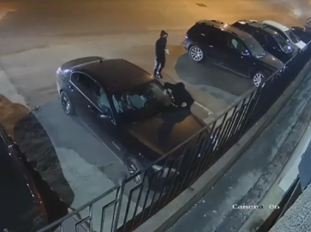 masini-vandalizate-intr-o-parcare-din-iasi.-doi-adolescenti-au-urmat-o-provocare-pe-tiktok