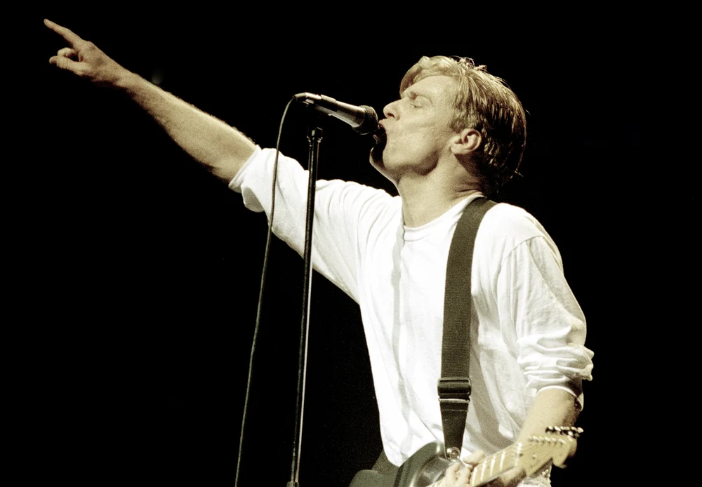 bryan-adams,-artist:-cand-te-gandesti-la-o-anumita-persoana,-poti-face-un-cantec-plin-de-emotii