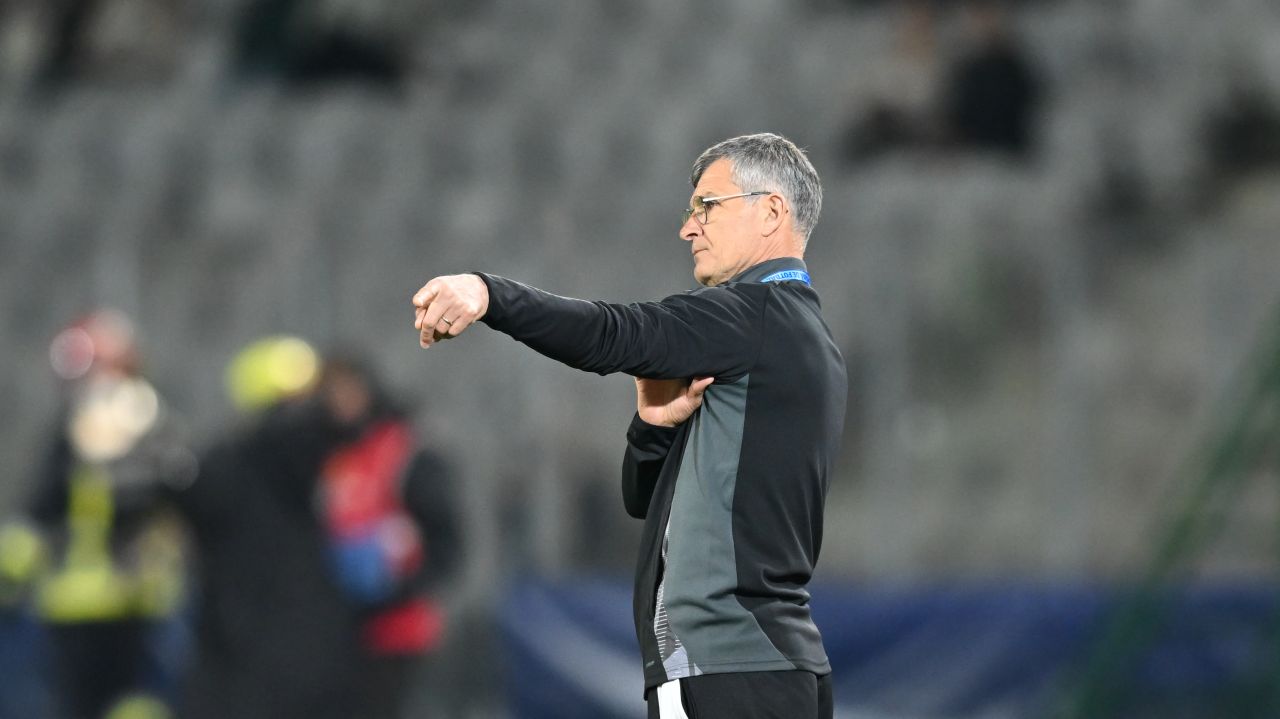 surpriza-in-echipa-lui-sabau-pentru-ciocnirea-cu-u-craiova.-cum-riposteaza-radoi