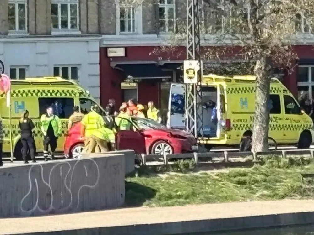 o-masina-a-intrat-intr-o-multime-in-copenhaga.-cel-putin-cinci-persoane-sunt-ranite