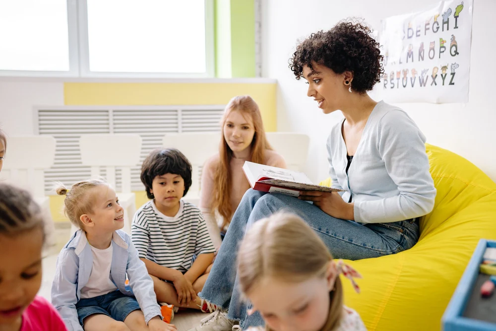sute-de-educatoare-si-ingrijitoare-din-indonezia-vor-munci-in-gradinite-si-crese-din-romania