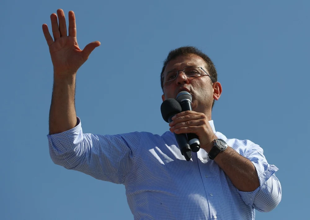 primarul-istanbulului,-arestat-in-martie,-a-primit-titlul-de-cetatean-de-onoare-al-parisului