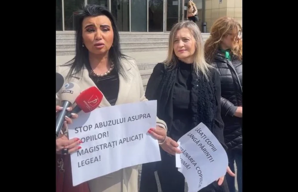adrian-bahmuteanu-a-protestat-in-fata-tribunalului-bucuresti:-magistrati,-aplicati-legea!