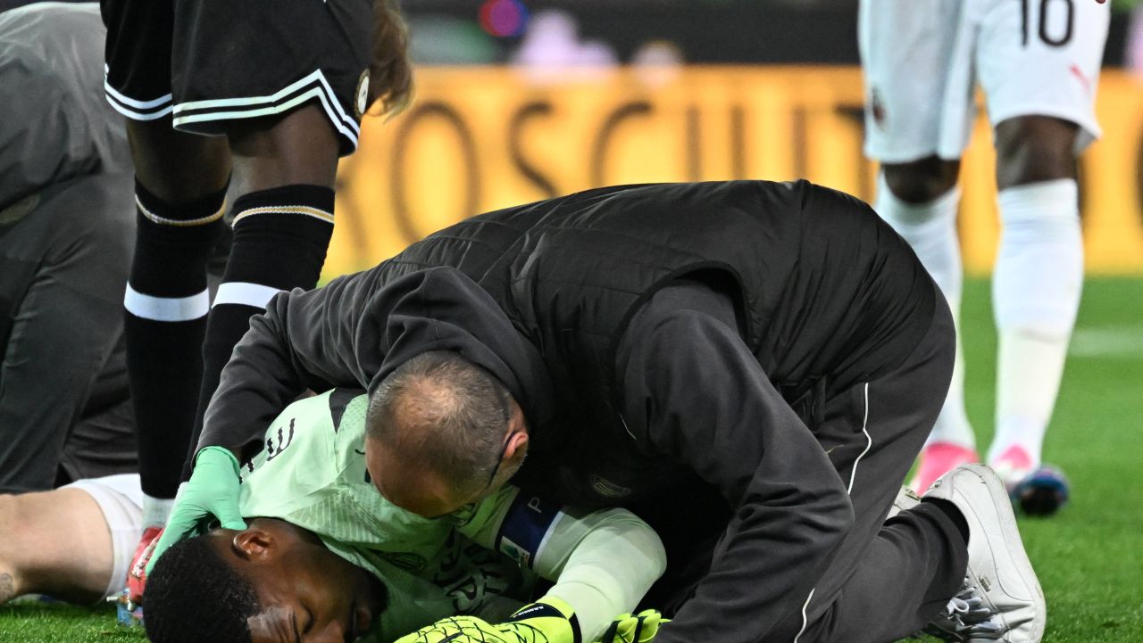 accidentare-horror-a-lui-mike-maignan:-tammy-abraham-s-a-rugat-pe-teren-pentru-colegul-sau