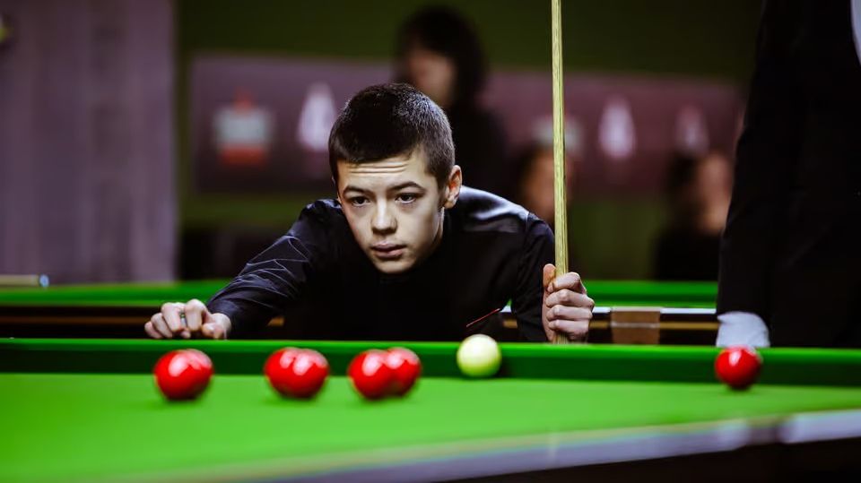 el-este-noul-ronnie-o’sullivan!-noua-senzatie-din-snooker-are-doar-14-ani-si-vine-din-polonia