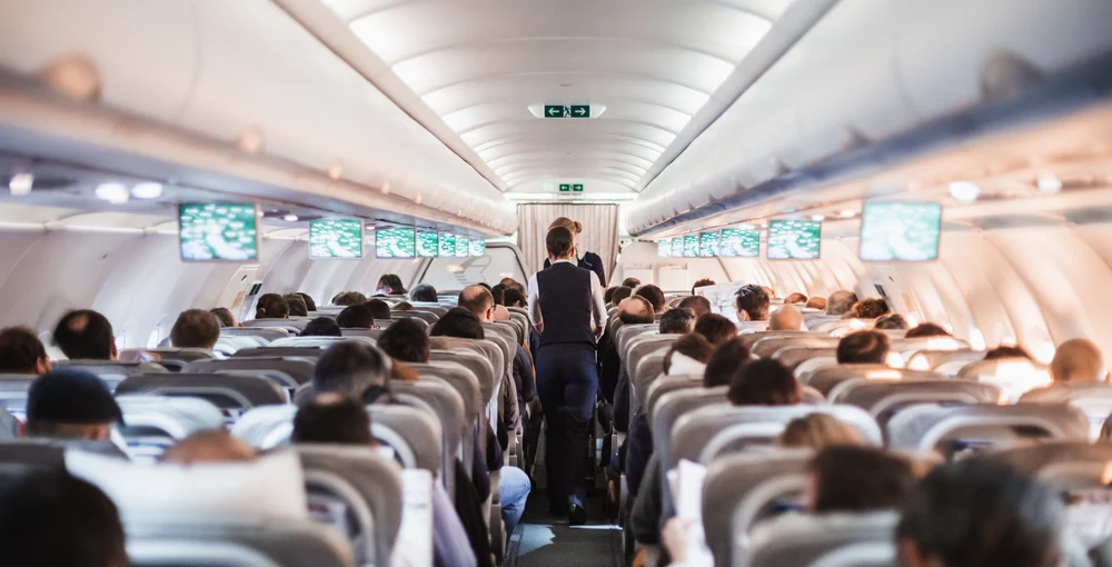 un-expert-in-aviatie-explica-de-ce-nu-ar-trebui-niciodata-sa-porti-pantaloni-scurti-in-avion