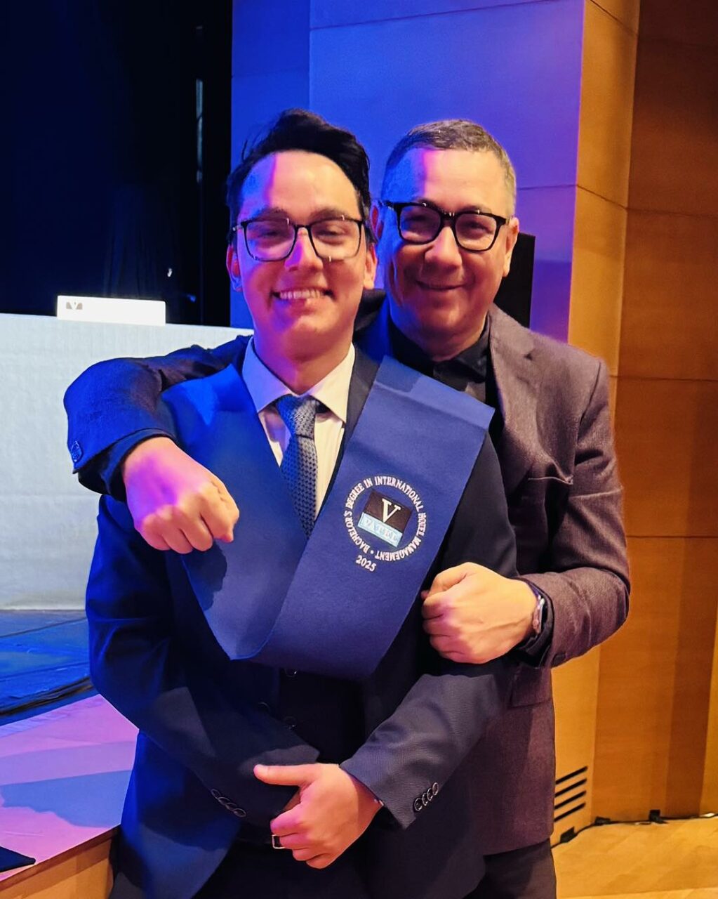 victor-ponta,-mesaj-viral:-sunt-doar-un-tata-mandru-de-fiul-sau,-proaspat-absolvent