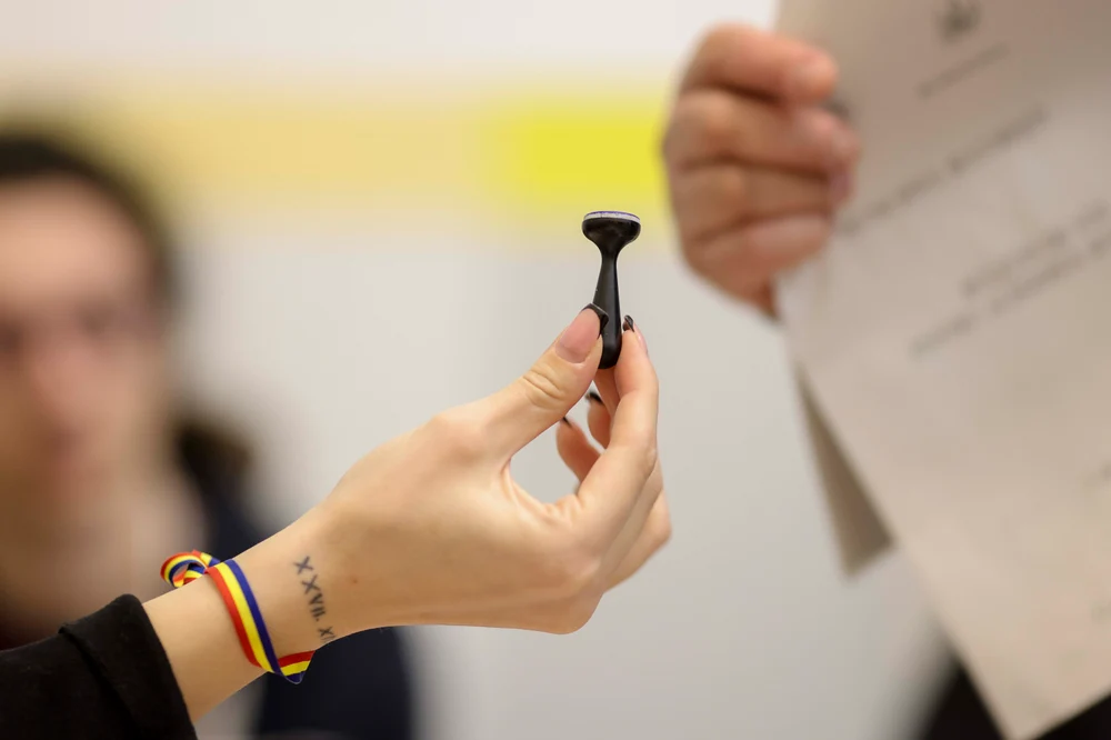 alegeri-prezidentiale-2025:-ce-nu-ai-voie-sa-le-faci-in-cabina-de-vot