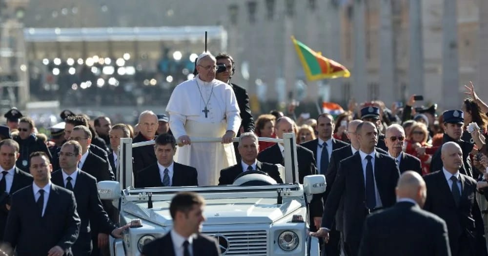 un-fost-papamobil-devine-clinica-mobila-pentru-copiii-din-gaza,-la-dorinta-papei-francisc