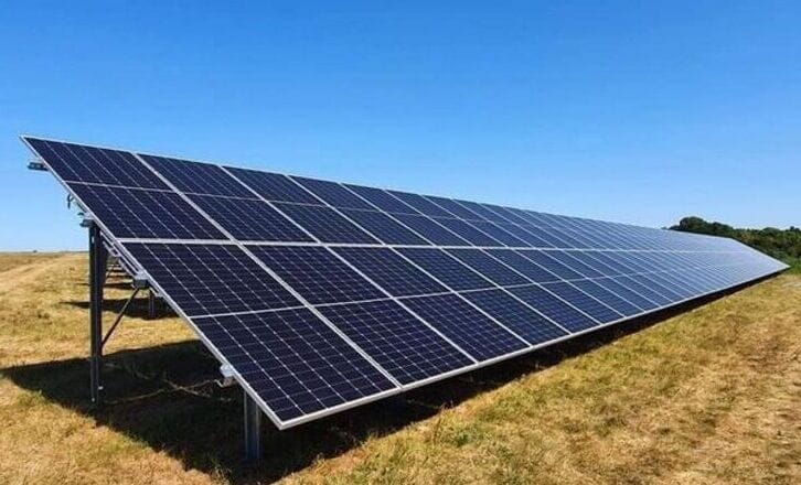 aeroportul-iasi-isi-extinde-capacitatea-energetica-cu-un-nou-parc-fotovoltaic-de-5-mwh