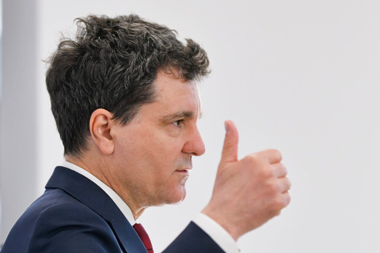 nicusor-dan:-nu-exista-motiv-de-panica-financiara-in-romania