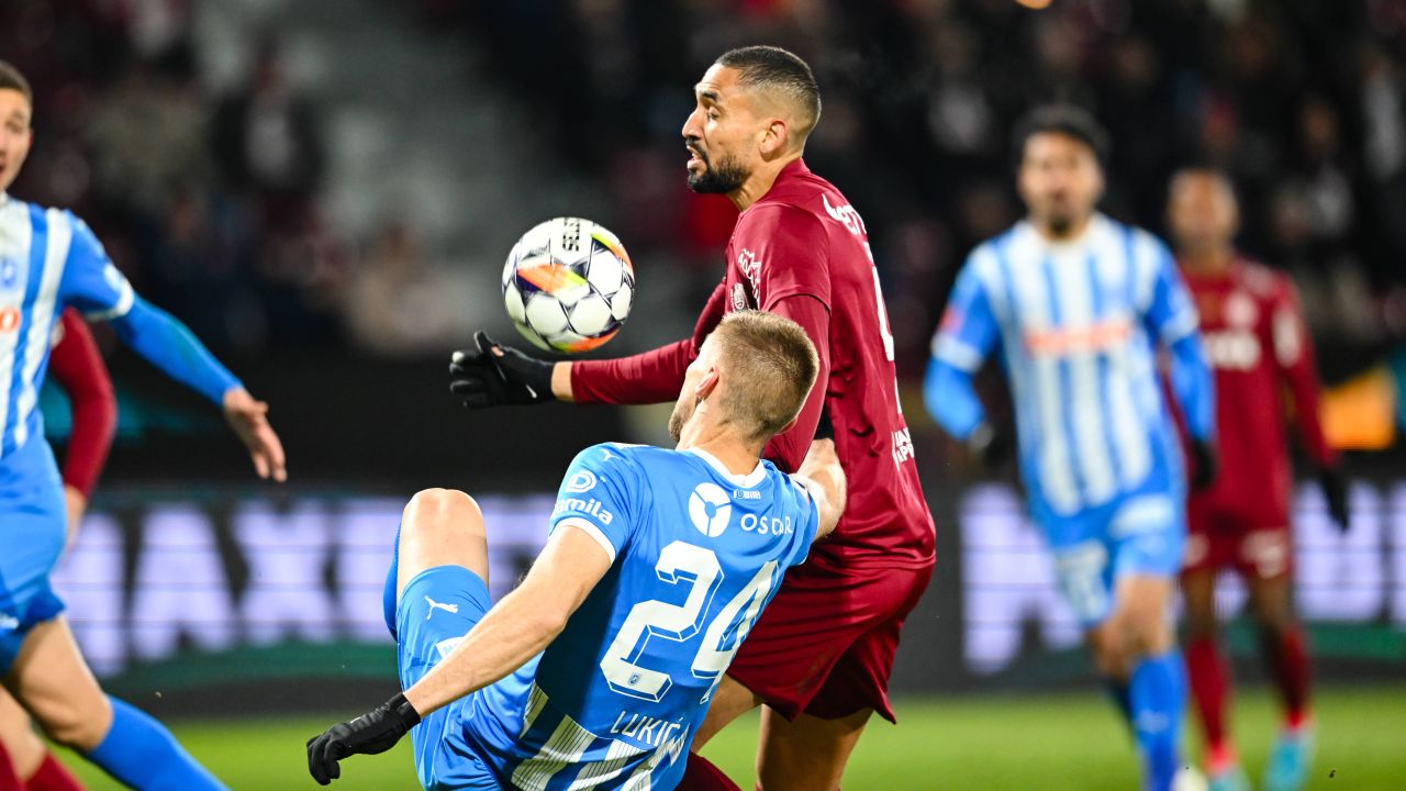 acum-universitatea-craiova-–-cfr-cluj-1-0!-mitrita-executa-perfect-un-penalty-si-marcheaza