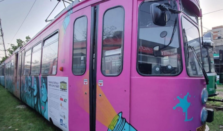 iasul-sarbatoreste-75-de-ani-de-teatru-pentru-copii-si-tineret-luceafarul