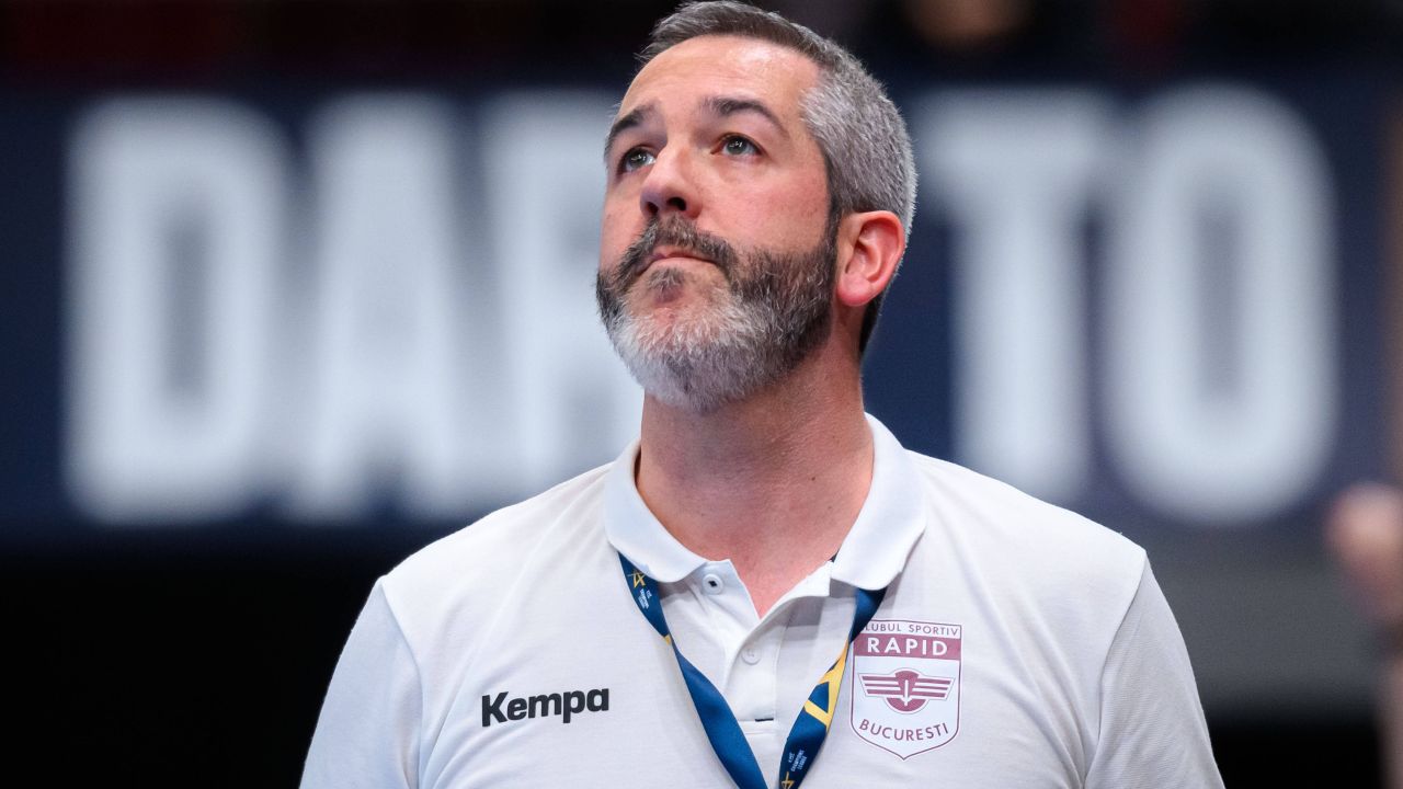 soc-la-rapid!-reputatul-antrenor-a-fost-dat-afara