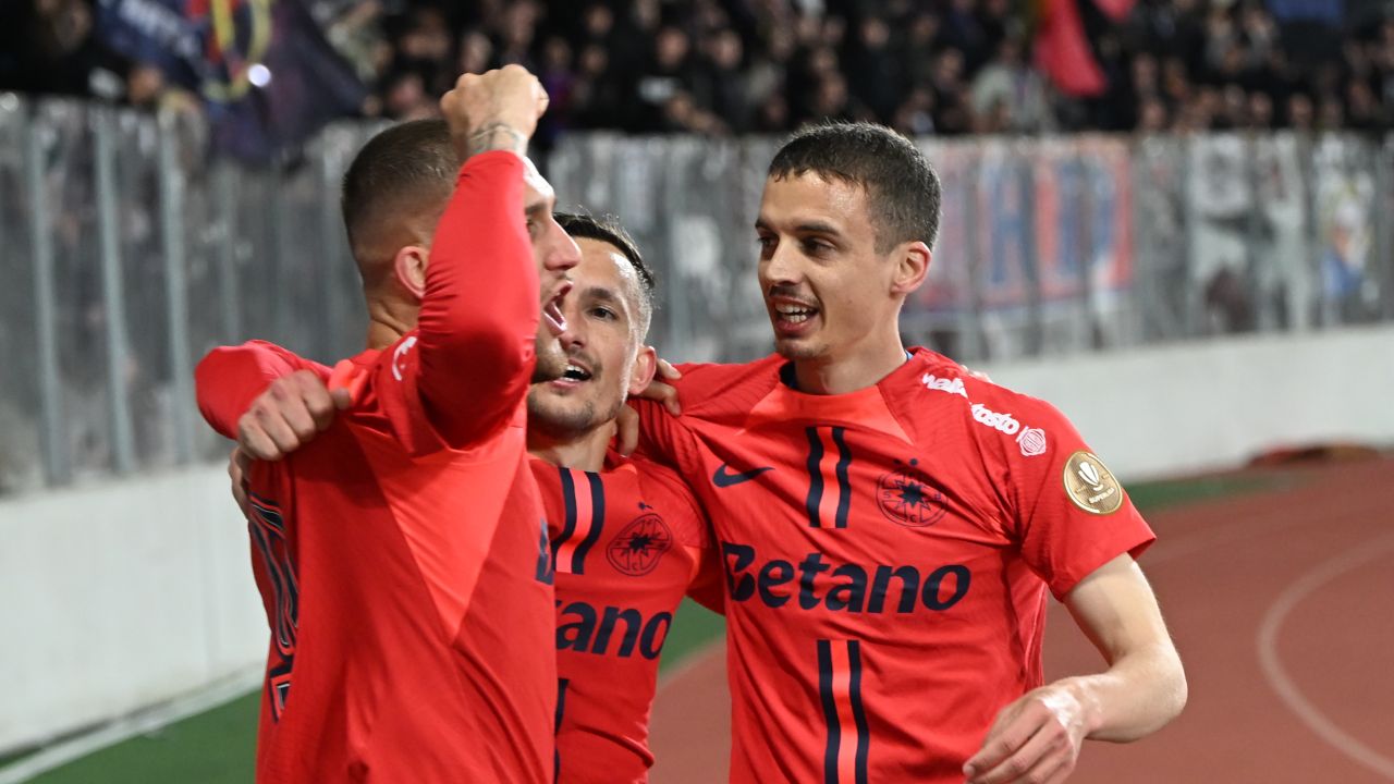bucurie-pe-gazon!-cum-a-sarbatorit-fcsb-victoria-cu-u-cluj-si-titlul-de-campioana