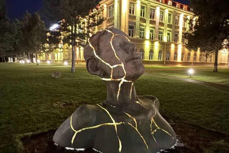 regina-nordului-lumineaza-campusul-usv-iasi:-arta-si-tehnologie-intr-o-sculptura-spectaculoasa