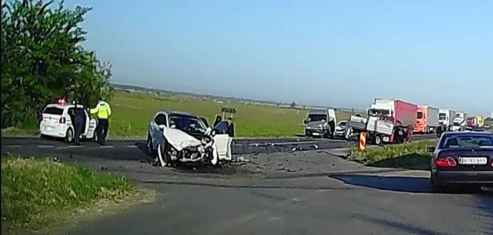 accident-cu-patru-masini-pe-dn25-din-galati.-un-barbat-de-70-de-ani-a-fost-preluat-de-ambulanta