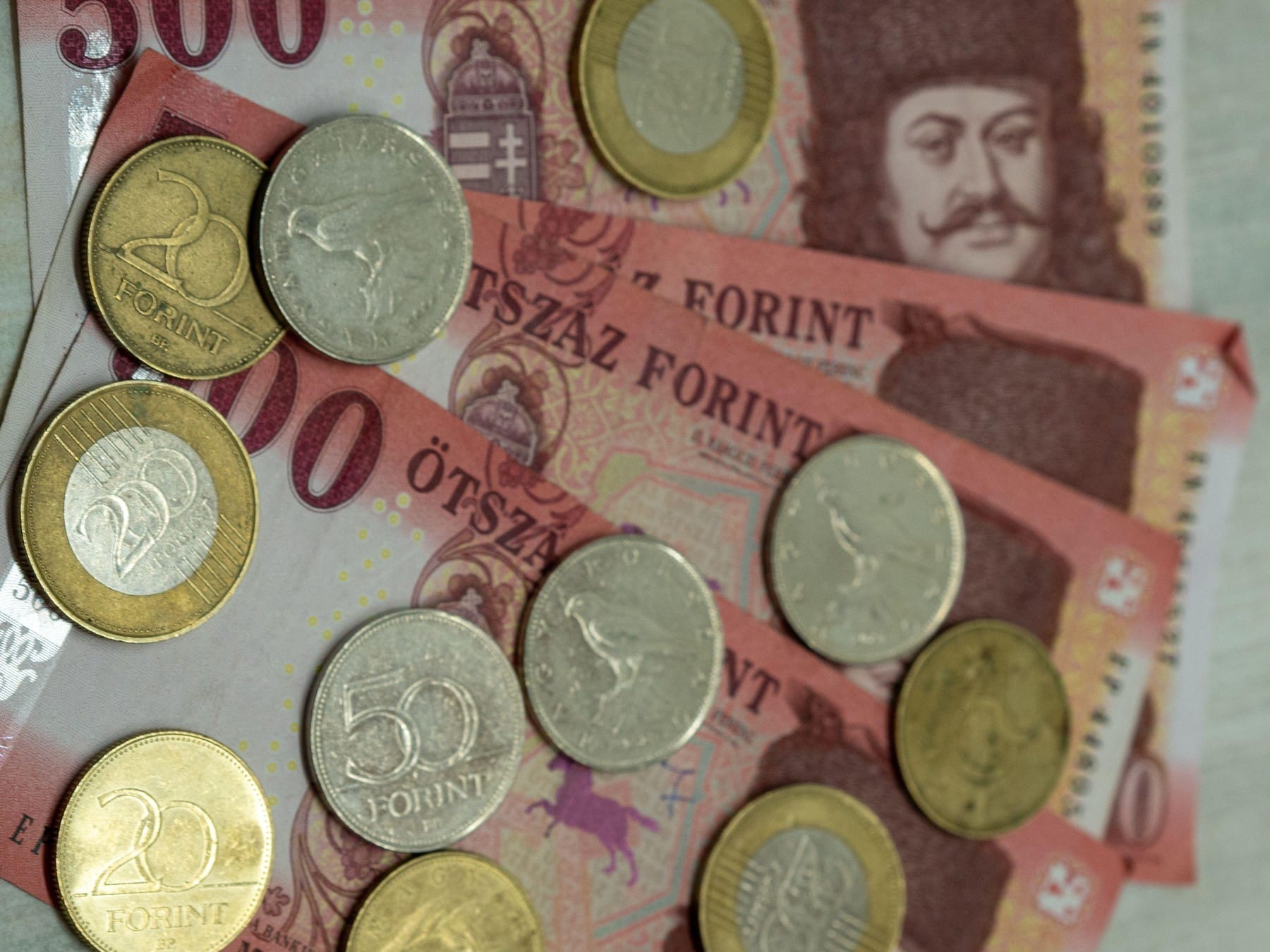 ungaria-ingheata-bugetul:-deficit-record,-costuri-explozive-si-risc-de-criza-financiara