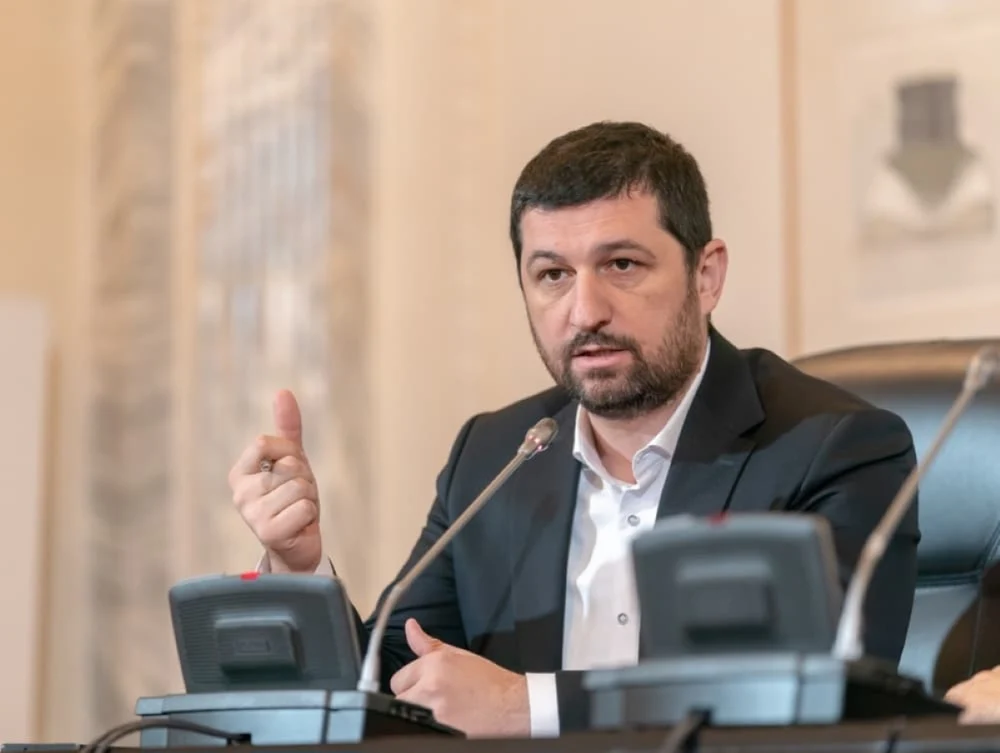 libra-bank-ar-fi-blocat-conturi-ale-aur