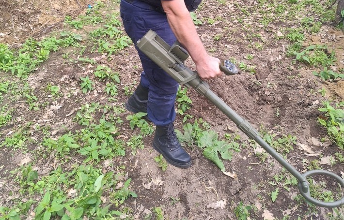 descoperire-periculoasa-intr-o-gradina-din-comuna-voinesti