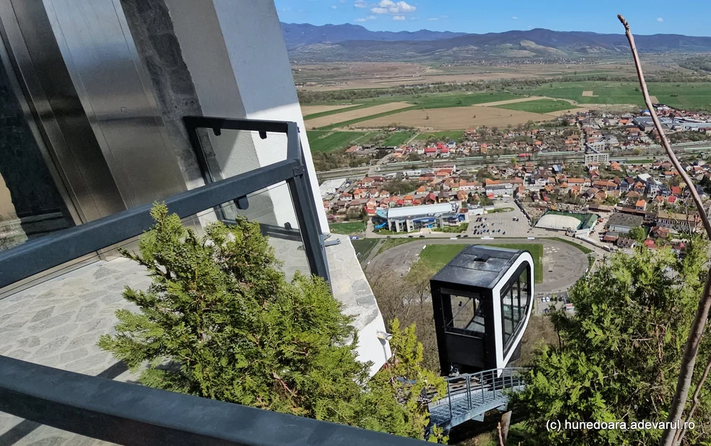 mare-cetate-medievala,-cu-telecabina-defecta,-dupa-o-investitie-de-patru-milioane-de-euro