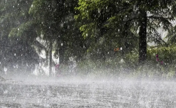 judetul-iasi-–-sub-cod-galben-de-averse-torentiale-si-descarcari-electrice