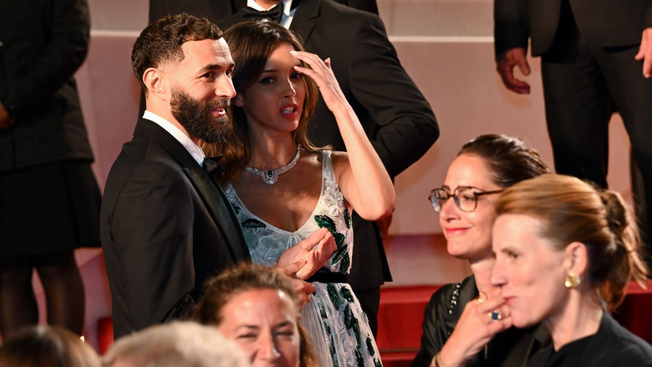 karim-benzema-surprinde!-si-a-tras-o-iubita-celebra-si-a-facut-furori-la-cannes