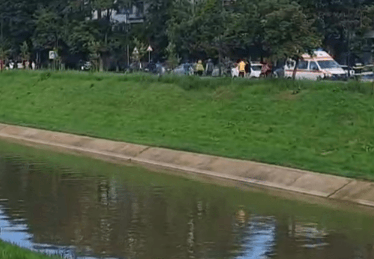 iasi:-doua-persoane-au-fost-la-un-pas-sa-se-inece-in-raul-bahlui