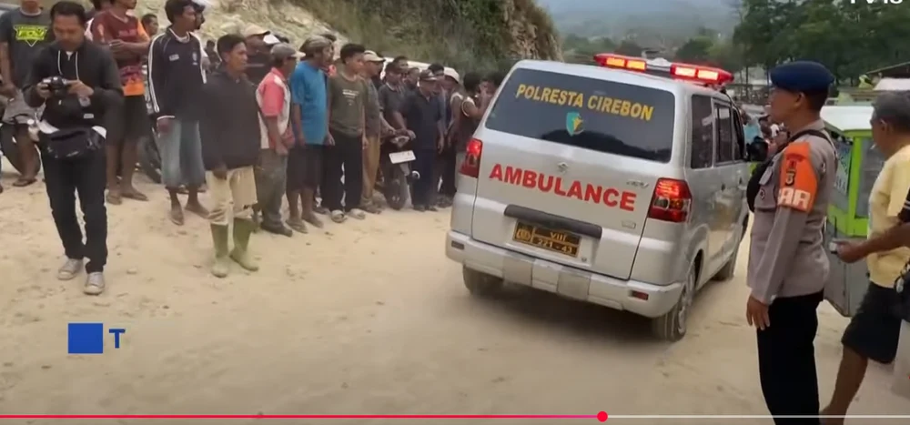 tragedie-in-indonezia,-in-urma-unei-alunecari-de-teren:-cel-putin-13-morti-si-12-raniti