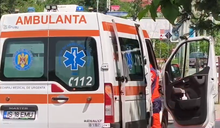 incident-nefericit-in-nicolina:o-tanara-de-25-de-ani-s-a-prabusit-pe-trotuar